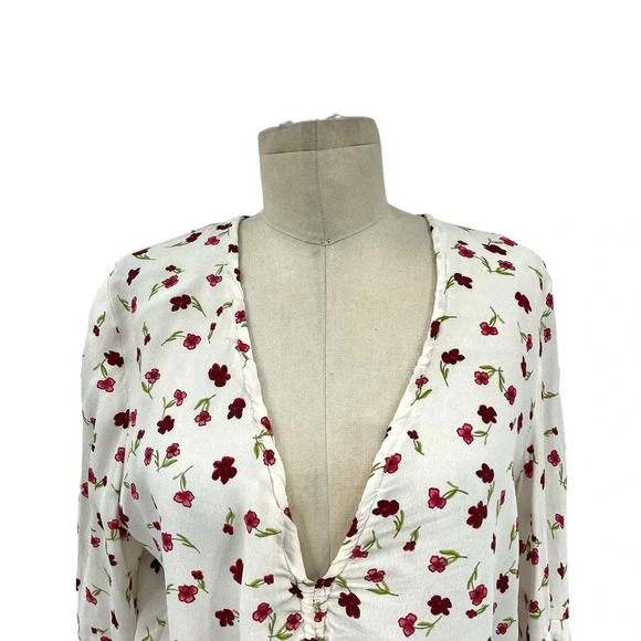 Flynn Skye Kirsty‎ Ruched Tie Front Top in Dream Lover Floral Print Size Small - Picture 3 of 8